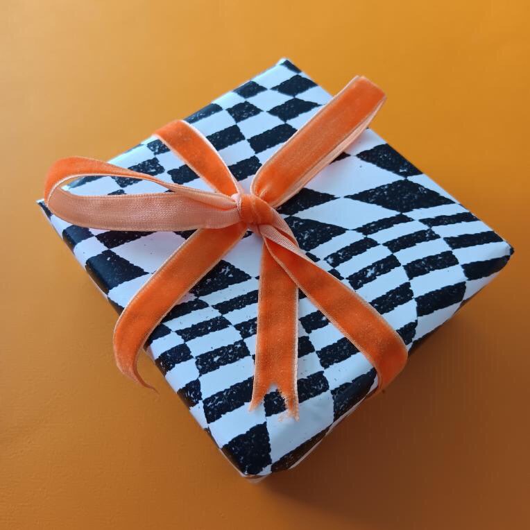 GIFT WRAPPING