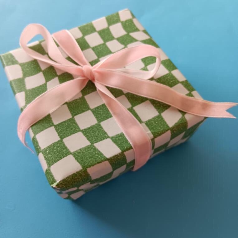 GIFT WRAPPING